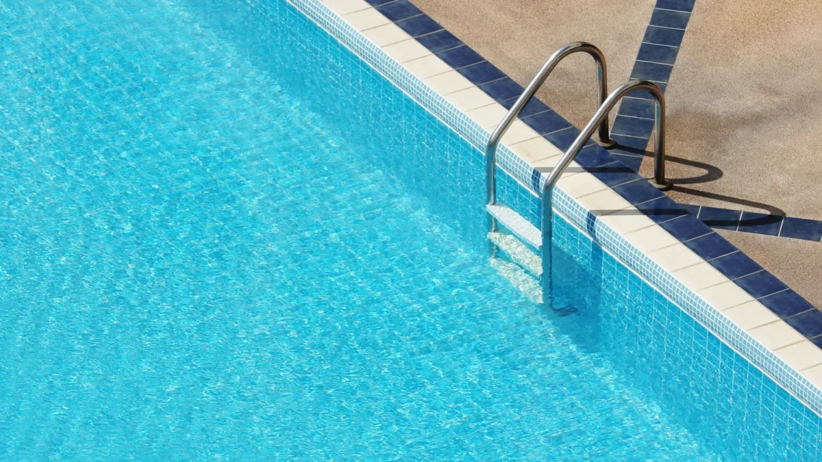 Hvordan måler man ph, klor og alkalinitet i poolen